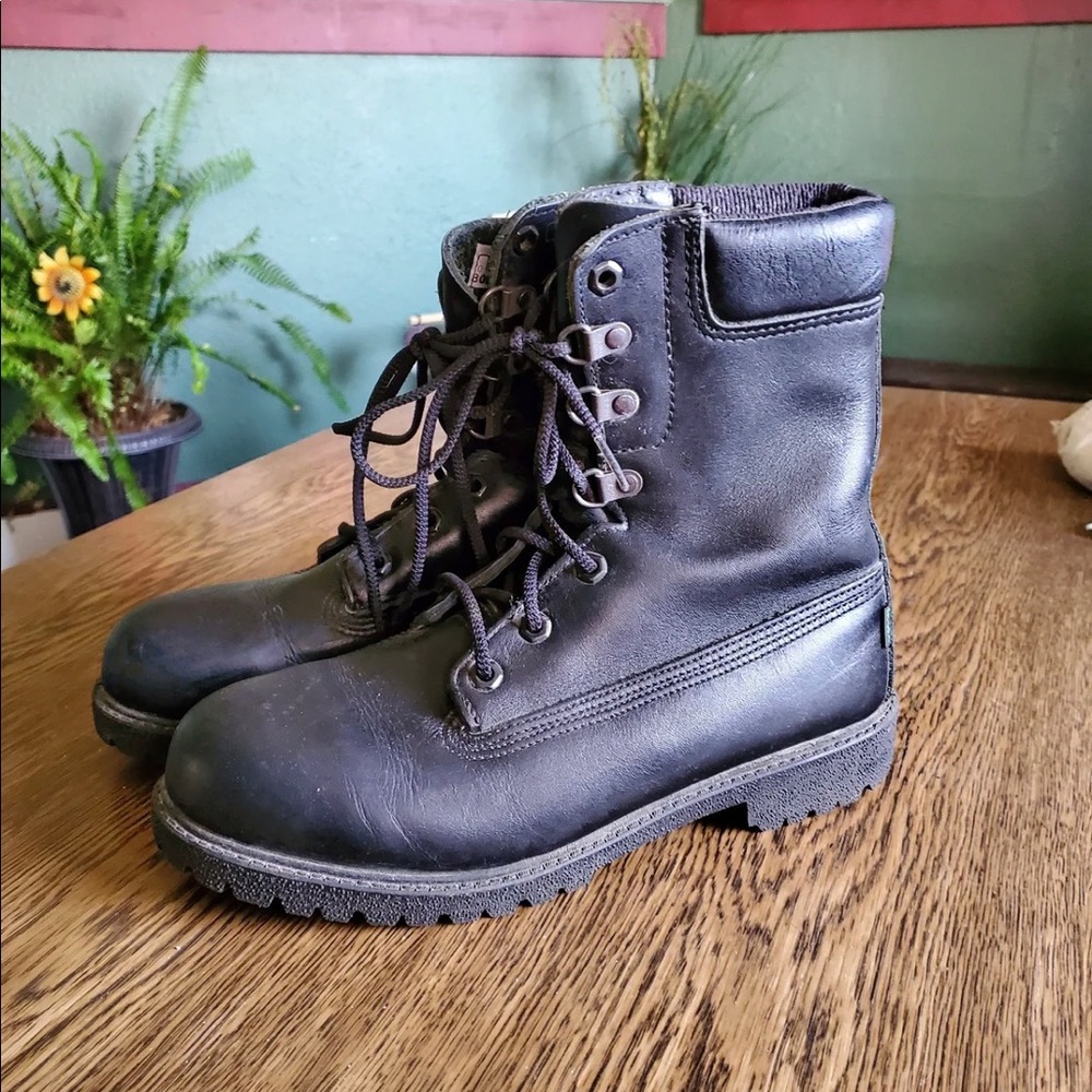 Women’s 8 / Men’s 6 Black Leather Combat Muck Boots